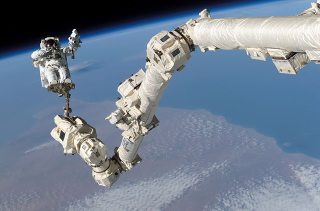 Canadarm+space+shuttle